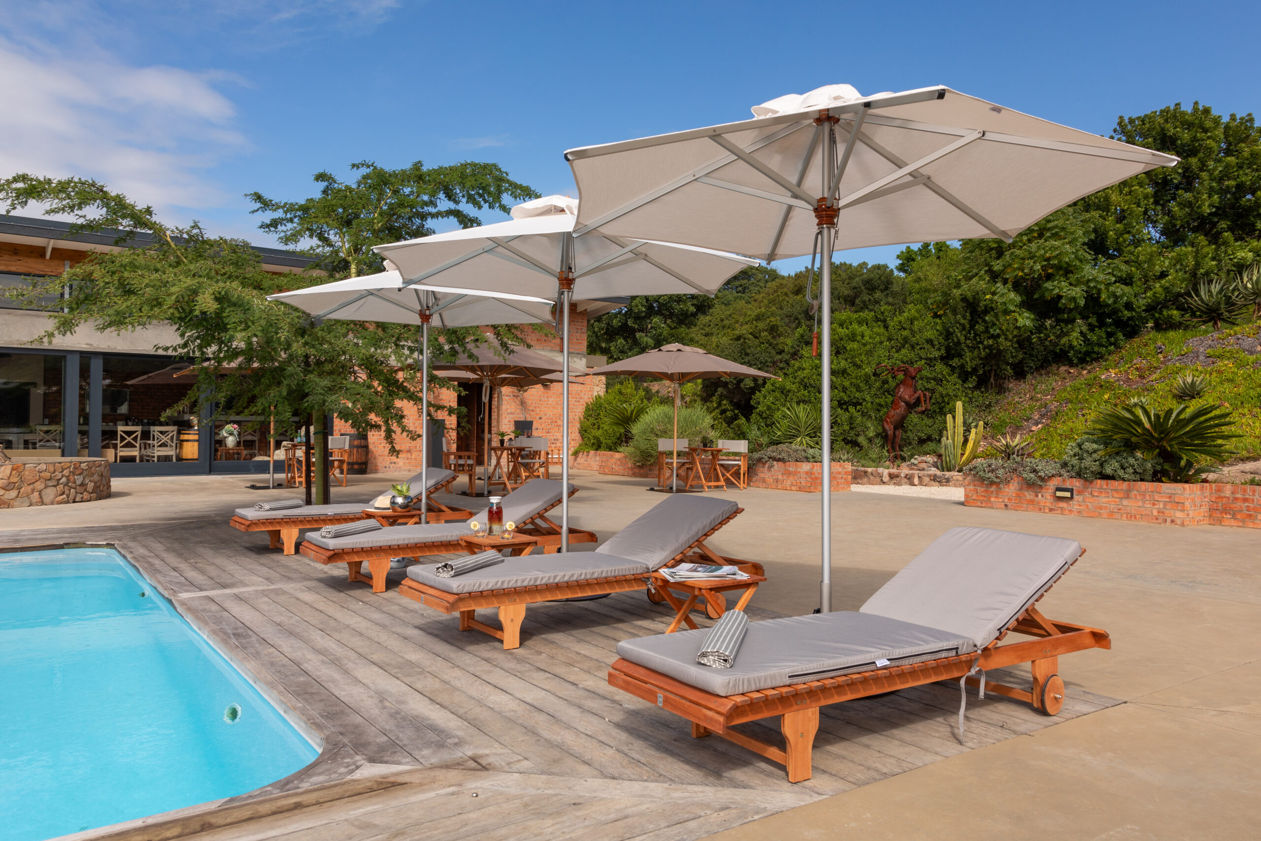 Cantilever Umbrella |
