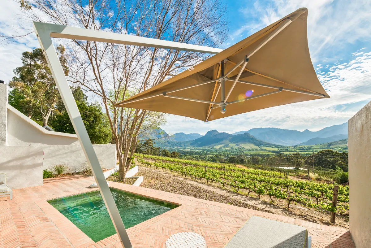 cantilever_umbrellas_images.images.1740556841914