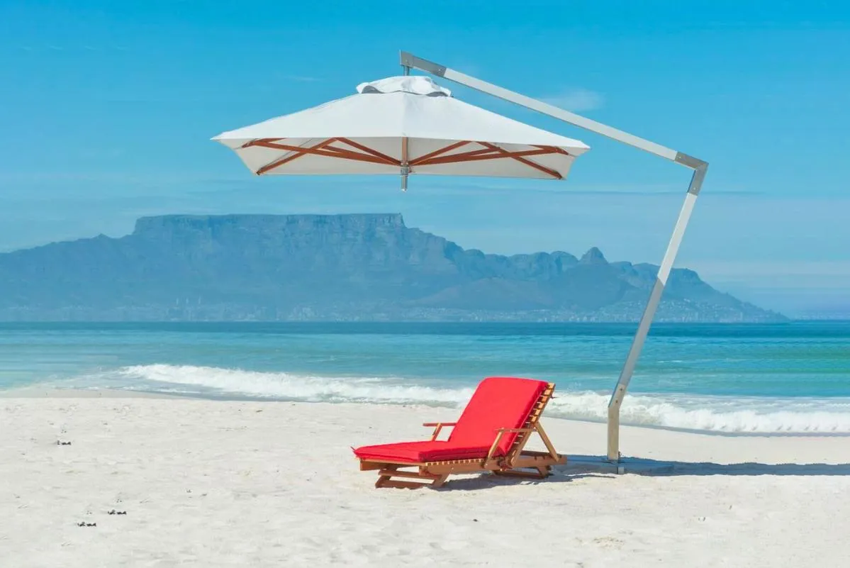 cantilever_umbrellas_images.images.1740556844502