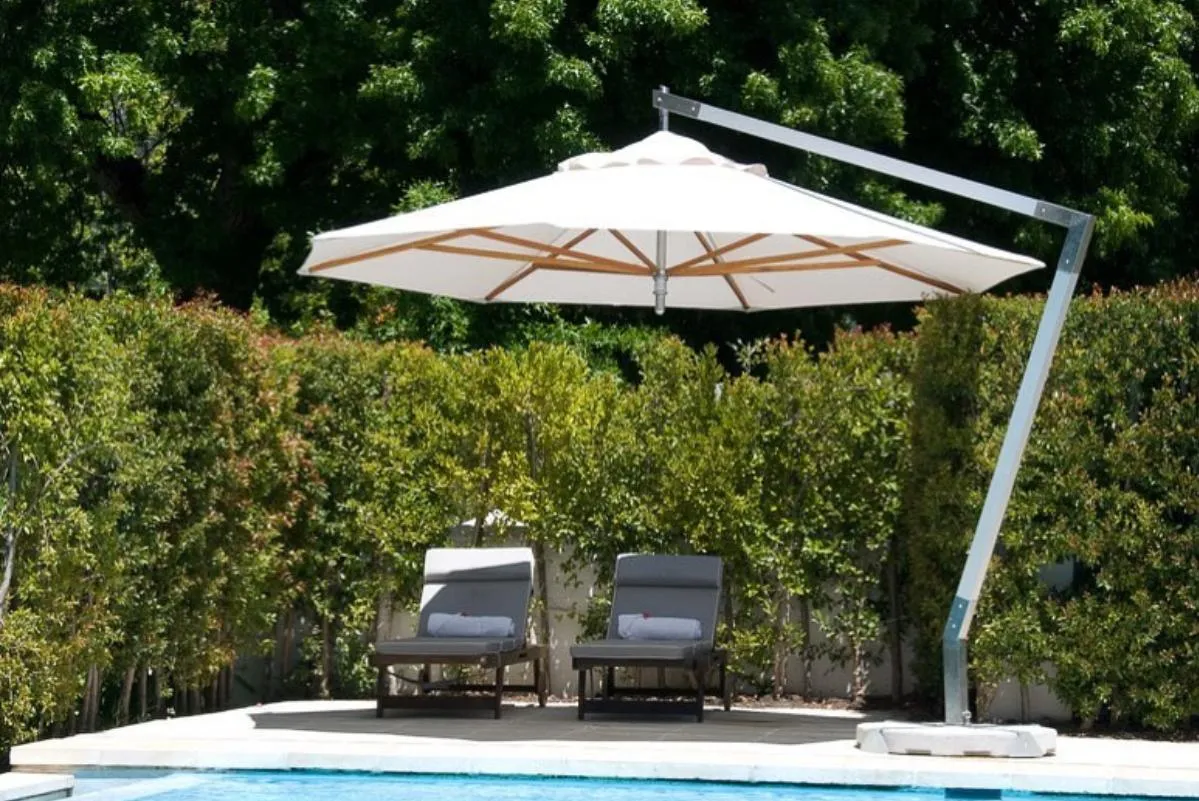 cantilever_umbrellas_images.images.1740556844997